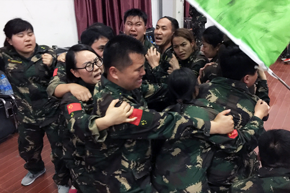 不輕言放棄，是對夢想的執著；不輕易服輸，是對成功的渴望！