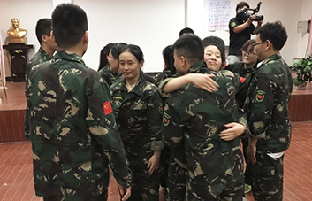 人生不易，要學會贊美他人！