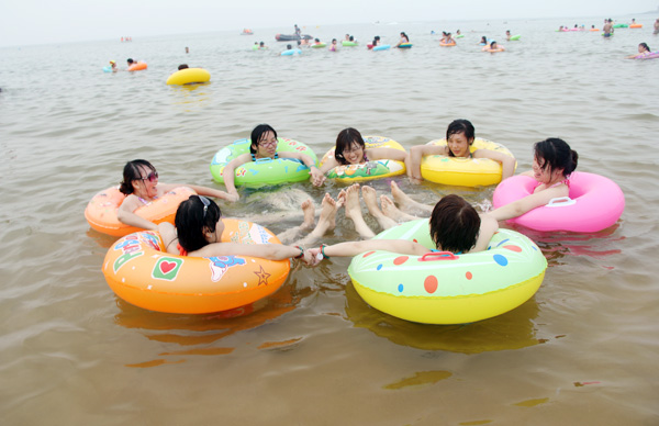沙滩浴场